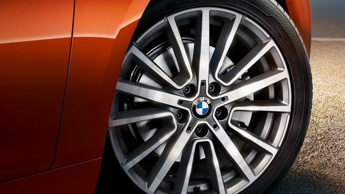 Aluminiumsfelg BMW 2-serie Active Tourer Felger BMW 2-serie Active Tourer F45 Facelift 2018 Sunset Orange metallic næropptak hjul