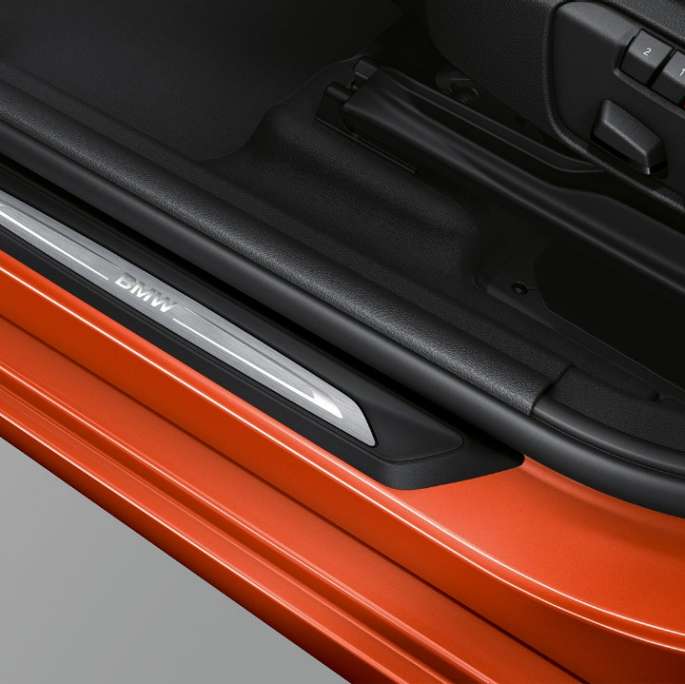 Innstigningslister BMW 2-serie Active Tourer modell Sport Line Innstigningslister BMW 2-serie Active Tourer modell Sport Line 220i F45 2018 Sunset Orange metallic