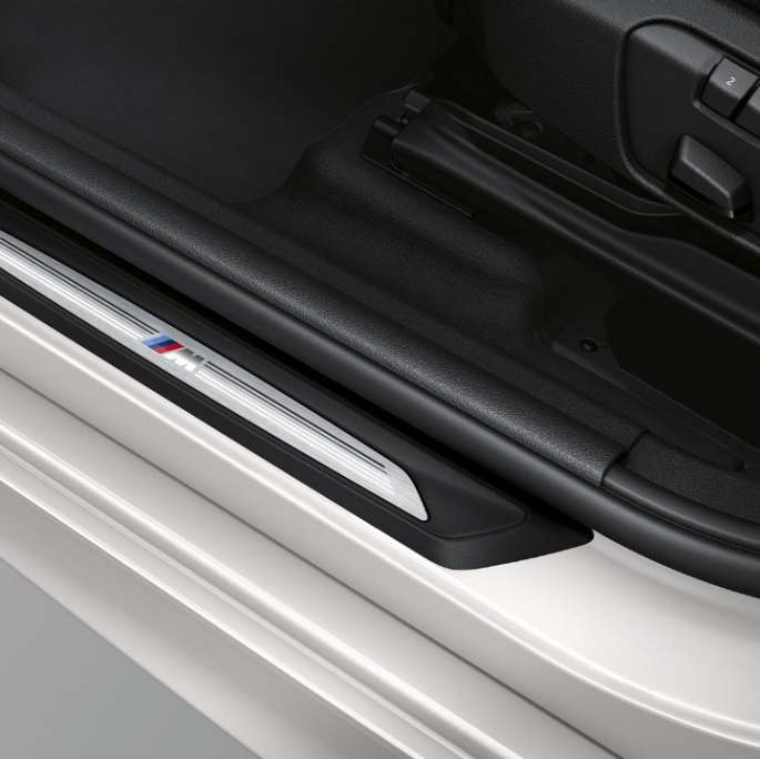 Innstigningslister BMW 2-serie Active Tourer modell M Sport Innstigningslister BMW 2-serie Active Tourer 220d xDrive Modell M Sport F45 2018 Mineralhvit metallic Eksteriør