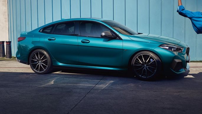 Attraktiv Coupé-silhuett BMW 2-serie Gran Coupé Attraktiv Coupé-silhuett BMW 2-serie Gran Coupé Snapper Rocks blå metallic F44 sett fra siden