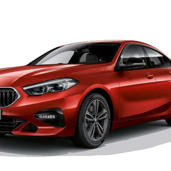 BMW-grill BMW 2-serie Gran Coupé modell Sport Line Grill med ramme i krom BMW 2-serie Gran Coupé modell Sport Line Melbourne rød F44 sett skrått forfra