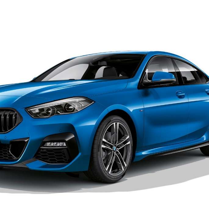 M lettmetallfelger BMW 2-serie Gran Coupé modell M Sport M lettmetallfelger BMW 2-serie Gran Coupé M Sport Misano blå metallic F44 sett skrått forfra