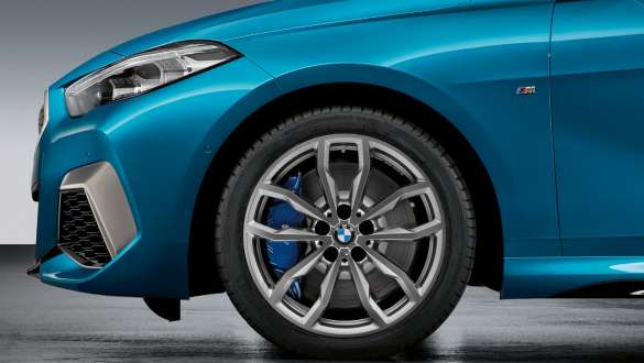 18" M smidd felg 711 M BMW 2-serie Gran Coupé 18" M smidd felg Y-eke 711 M, ferrisgrå BMW 2-serie Gran Coupé Snapper Rocks blå metallic F44 eksteriør