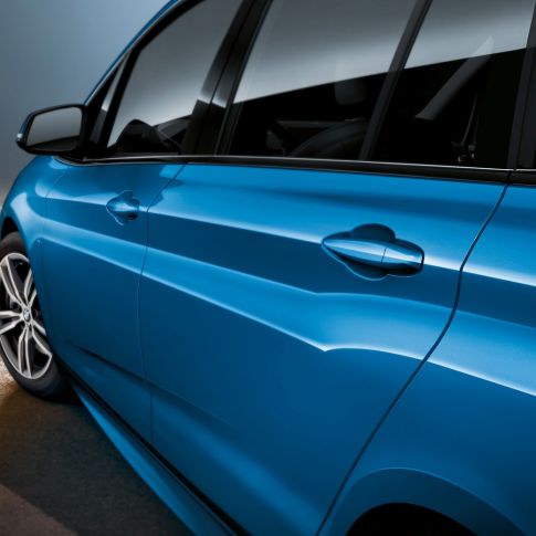 Sideparti BMW 2-serie Gran Tourer Sideparti BMW 2-serie Gran Tourer F46 Facelift 2018 Estoril blå metallic Næropptak
