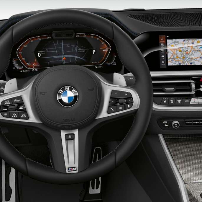 Førerplassen i BMW 3-serie Sedan som Modell Sport Line. Nærbilde av førerplassen i BMW 3-serie Sedan med Modell Sport Line utstyr.