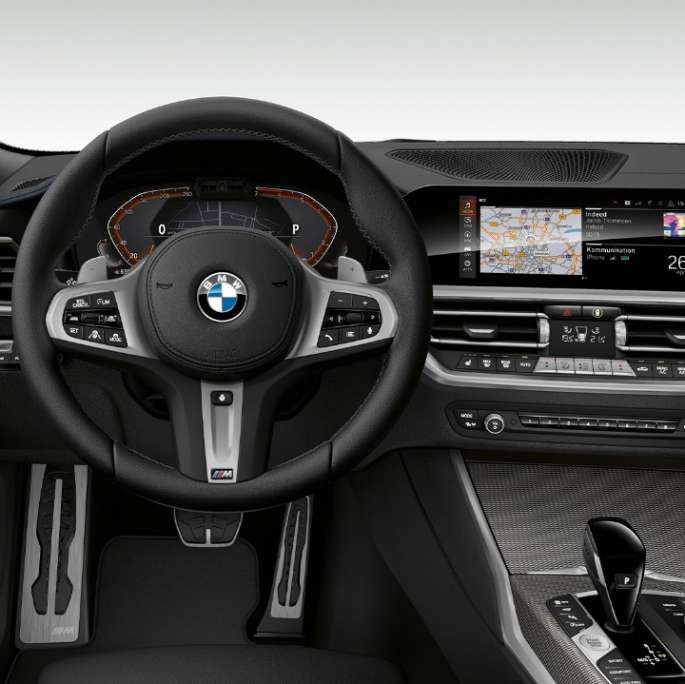 Førerplassen i BMW 3-serie Sedan som Modell M Sport. Nærbilde av førerplassen i BMW 3-serie Sedan med Modell M Sport utstyr.