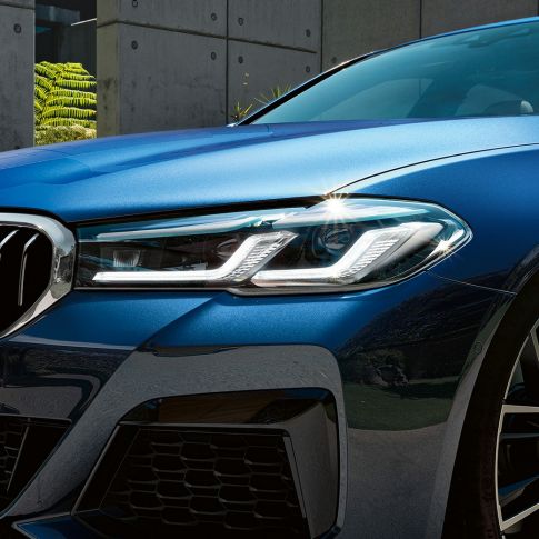 BMW laserlys BMW 5-serie Sedan G30 BMW laserlys BMW 5-serie Sedan G30 Facelift 2020 phytonicblå nærbilde front