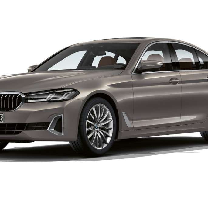 BMW 5-serie Sedan G30 Luxury Line front BMW 5-serie Sedan 520d xDrive G30 2020 Luxury Line i berninagrå sett skrått forfra