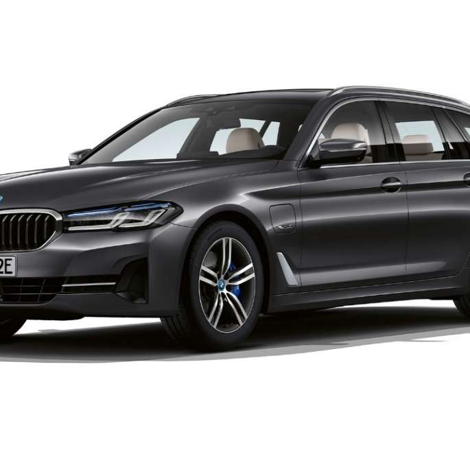 BMW 5-serie Touring 530i G31 standardmodell front BMW 5-serie Touring 530i G31 2020 standardmodell i sofistogrå sett skrått forfra