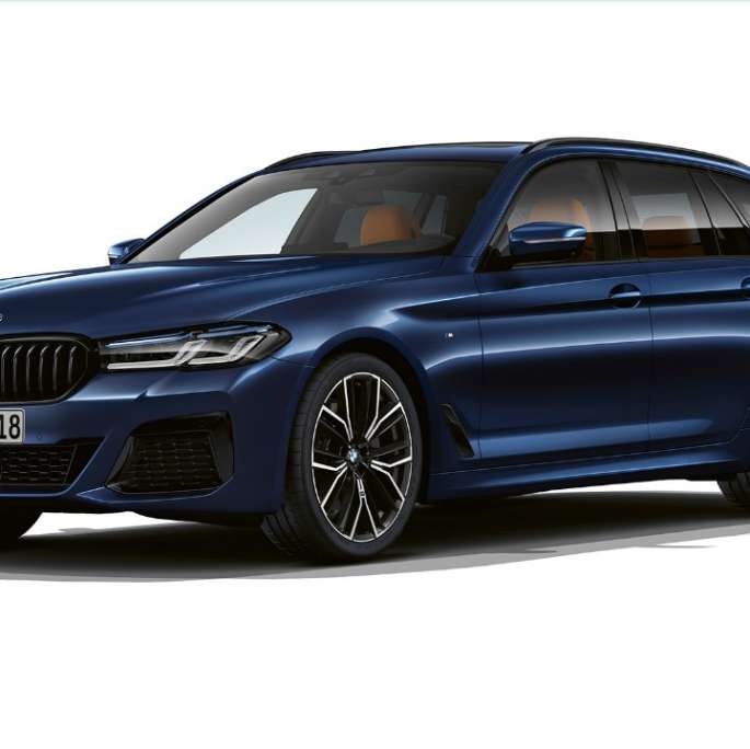 BMW 5-serie Touring G31 M Sportspakke front BMW 5-serie Touring 530e G31 2020 M sportspakke tansanittblå II metallic sett skrått forfra