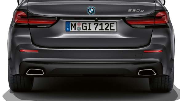 Synlige trapesformet eksosenderør BMW 5-serie Touring G31 Synlige trapesformet eksosenderør BMW 5-serie Touring G31 Facelift 2020 nærbilde hekk