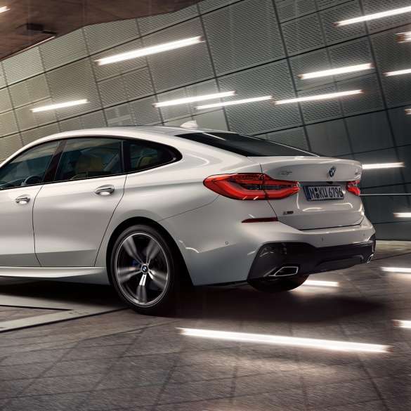 BMW 6-serie Gran Turismo G32 sett skrått bakfra BMW 6-serie Gran Turismo G32 2017 mineralhvit metallic sett skrått bakfra