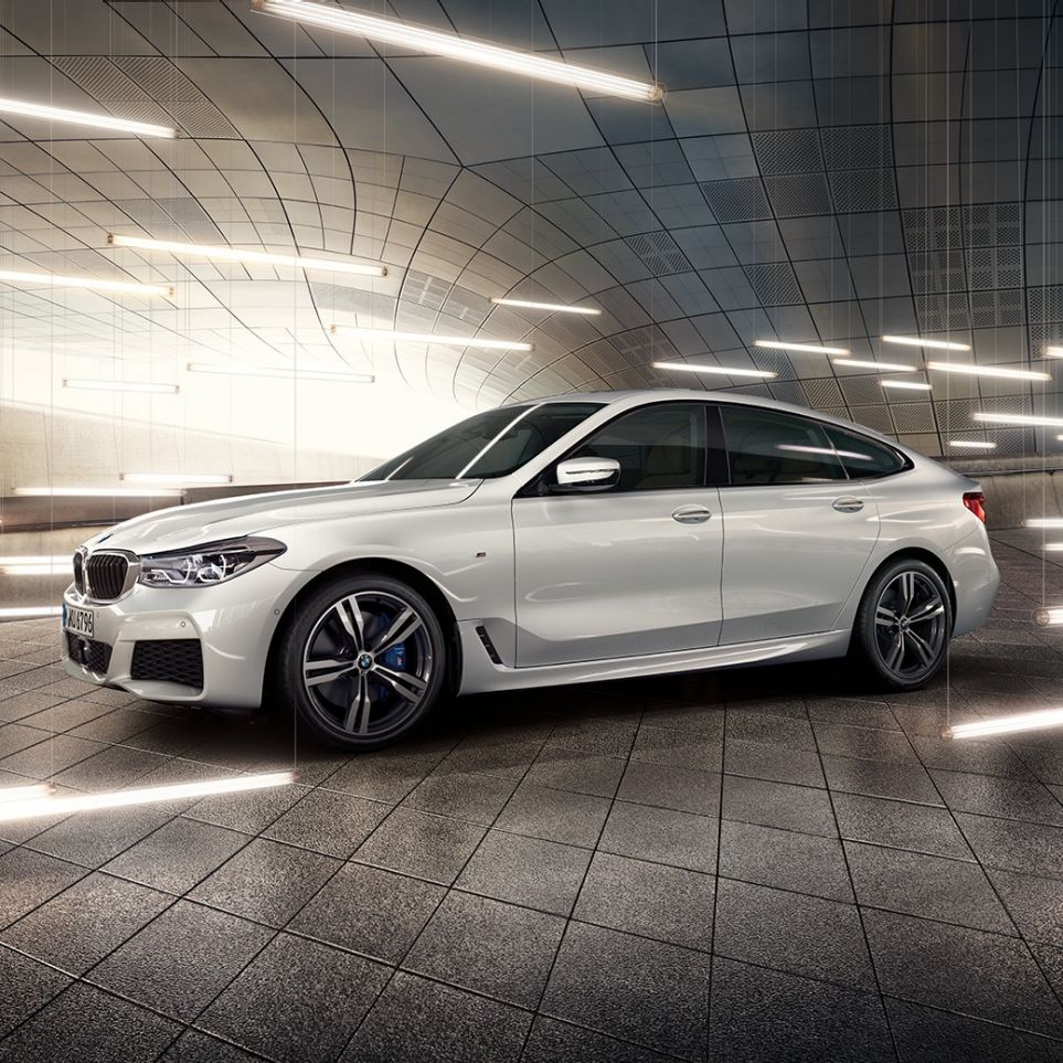 BMW 6-serie Gran Turismo G32 sett fra siden BMW 6-serie Gran Turismo G32 2017 mineralhvit metallic sett fra siden med front