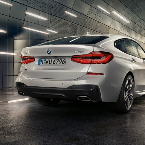 BMW 6-serie Gran Turismo G32 sett skrått bakfra BMW 6-serie Gran Turismo G32 2017 mineralhvit metallic sett skrått bakfra