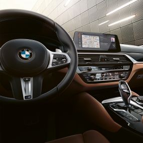 BMW 6-serie Gran Turismo G32 cockpit BMW 6-serie Gran Turismo G32 2017 mineralhvit metallic cockpit