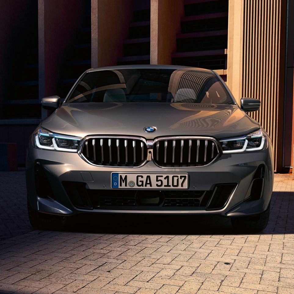 Front BMW 6-serie Gran Turismo G32 2020 Frontdesign BMW 6-serie Gran Turismo 640i xDrive G32 2020 berninagrå sett forfra