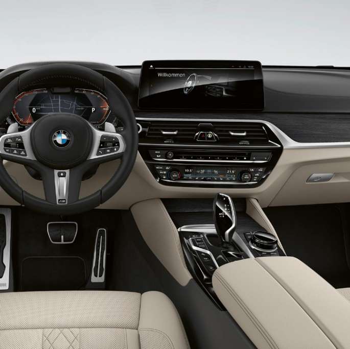 Førerplass BMW 6-serie Gran Turismo M sportspakke G32 2020 BMW 6-serie Gran Turismo G32 640i xDrive 2020 sportspakke elfenbensfarget nappaskinn interiør