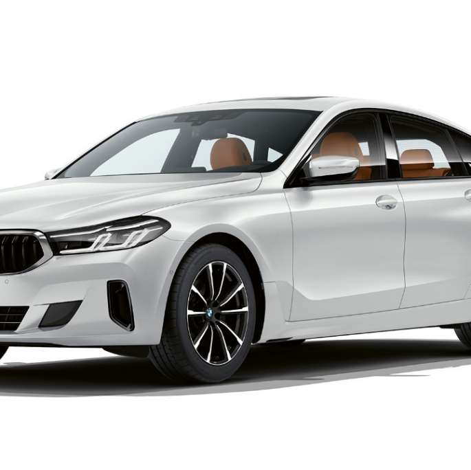 BMW 6-serie Gran Turismo standardversjon G32 2020 BMW 6-serie Gran Turismo G32 620d 2020 standardversjon mineralhvit metallic sett skrått forfra