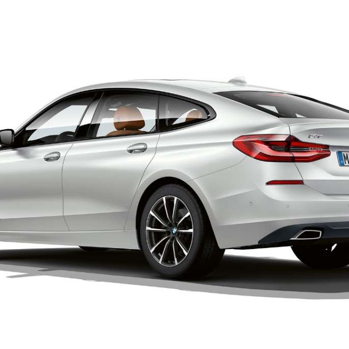 Hekk BMW 6-serie Gran Turismo standardversjon G32 2020 BMW 6-serie Gran Turismo G32 620d 2020 standardversjon mineralhvit metallic sett skrått bakfra