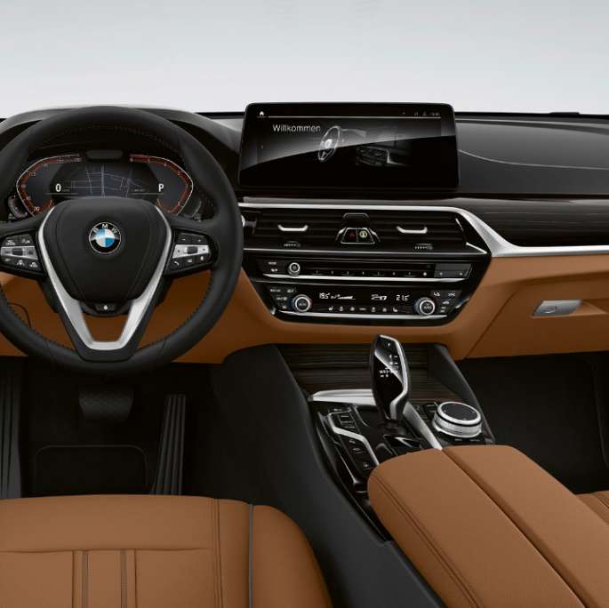 Førerplass BMW 6-serie Gran Turismo standardversjon G32 2020 BMW 6-serie Gran Turismo G32 620d 2020 standardversjon kinn “Dakota” konjakk/sort interiør