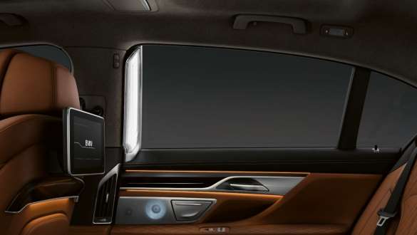 BMW 7-serie Sedan med detalj i bakgrunnsbelysning BMW 7-serie Sedan: Detalj i bakgrunnsbelysning i kupeen