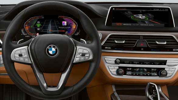 BMW 7-serie Sedan med Driving Assistant Professional BMW 7-serie Sedan: Displayet og kombiinstrumentet viser Driving Assistant Professional