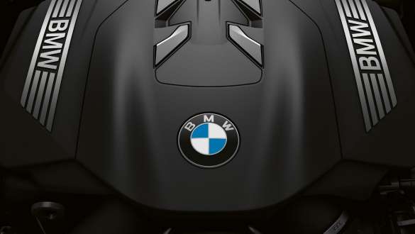 6-sylindret BMW TwinPower Turbo bensin-rekkemotor BMW 7-serie Sedan: Nærbilde av 6-sylindret BMW TwinPower Turbo bensin-rekkemotor
