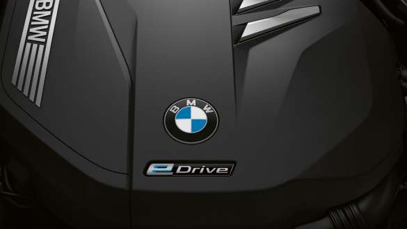 Elmotoren til BMW 7-serie Sedan BMW 7-serie Sedan: Nærbilde av elmotoren med eDrive-signatur