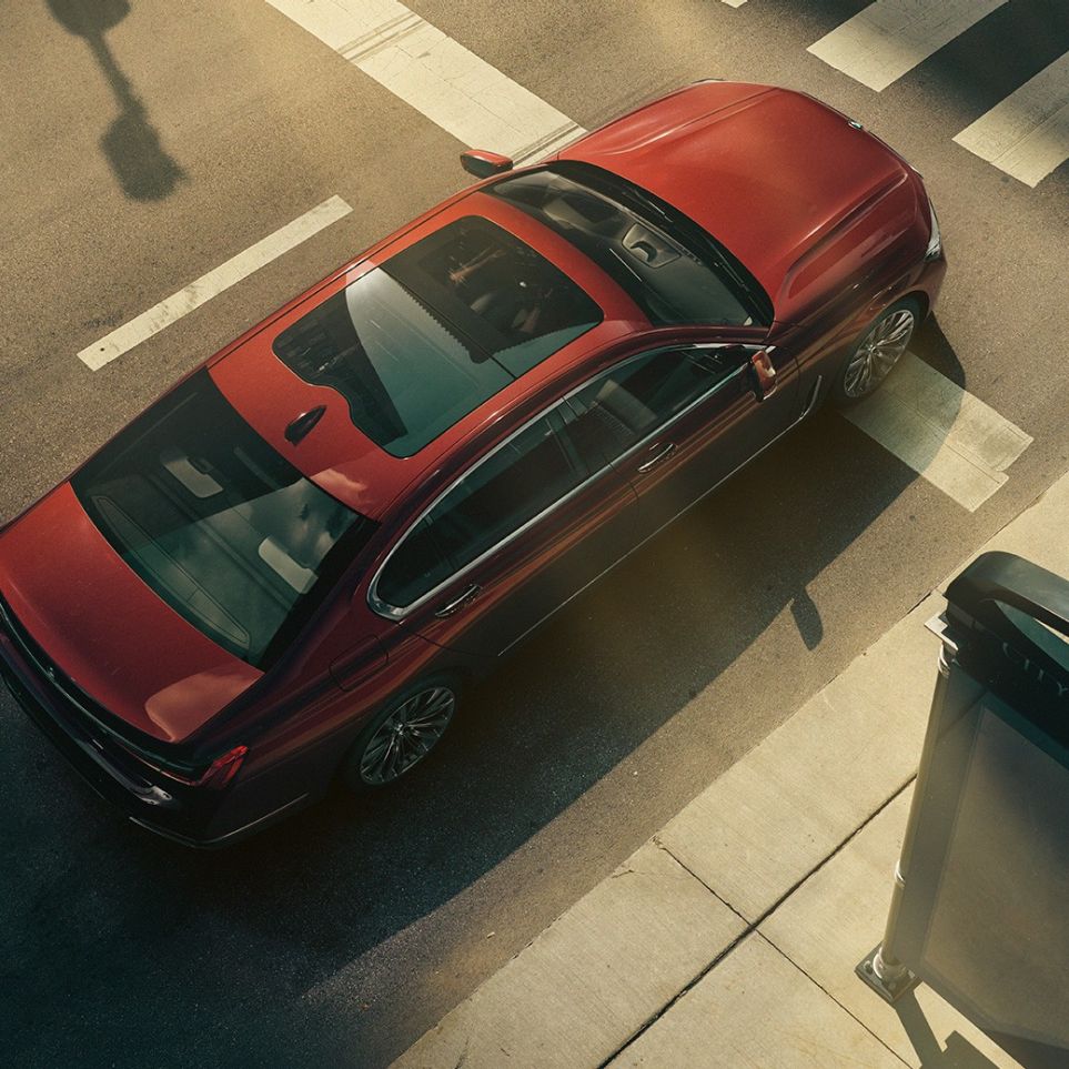 BMW Individual 7-serie sett ovenfra Rød BMW Individual 7-serie Sedan sett ovenfra