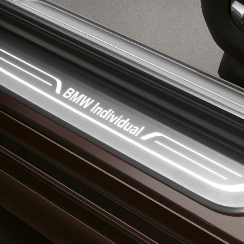 BMW Individual innstigningslist i BMW 7-serie Sedan BMW 7-serie Sedan: Innstigningslist med BMW Individual-signatur