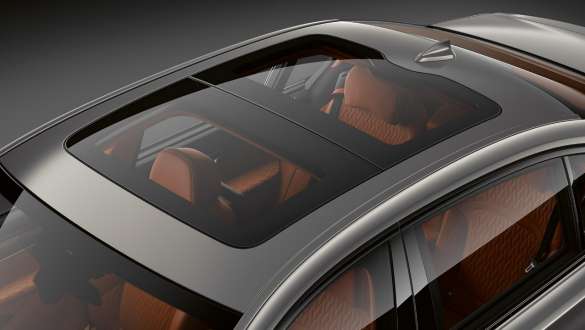 BMW 7-serie Sedan med panoramatak i glass BMW 7-serie Sedan: Panoramatak i glass fra fugleperspektiv