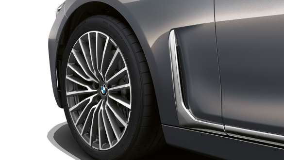 Air breather på BMW 7-serie Sedan BMW 7-serie Sedan: Nærbilde av air breather
