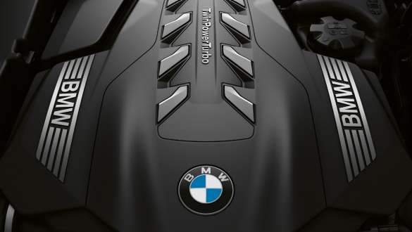 6-sylindret BMW TwinPower Turbo bensin-rekkemotor BMW 7-serie Sedan: Nærbilde av 6-sylindret BMW TwinPower Turbo bensin-rekkemotor