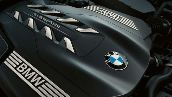 8-sylindret BMW TwinPower Turbo bensinmotor BMW 7-serie Sedan: Nærbilde av BMW TwinPower Turbo 8-sylindret bensinmotor