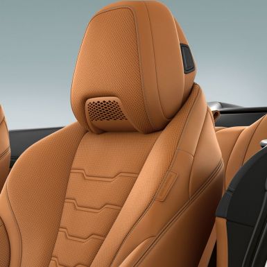 BMW M850i xDrive med multifunksjonsseter i konjakkfarget merinoskinn, med nakkevarmer. BMW M850i xDrive med multifunksjonsseter i konjakkfarget merinoskinn, med nakkevarmer.