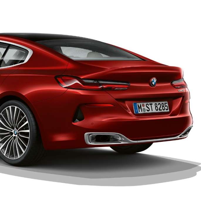 Standardmodell sett skrått bakfra BMW 8-serie Gran Coupé, Standardmodell sett skrått bakfra