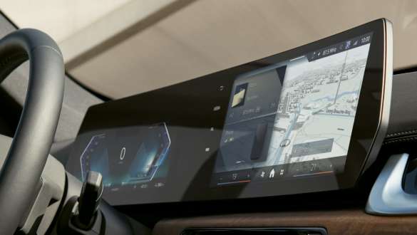 BMW iX1 U11 BEV Interiør Curved Display BMW iX1 U11 BEV Interiør dashbord Curved Display sett fra siden