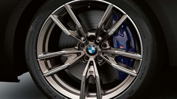 M sportsbremser mørkeblå metallic BMW M240i xDrive Coupé G42 2021 BMW M240i xDrive Coupé G42 2021 med M sportsbremser mørkeblå metallic nærbilde