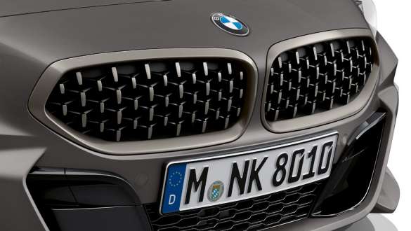 Dobbelgrill BMW Z4 M40i Roadster G29 Dobbelgrill i nettingdesign BMW Z4 Roadster G29 2019 BMW Individual frostgrå metallic næropptak Front