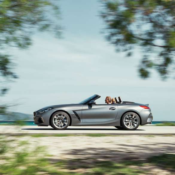 Eksteriør BMW Z4 M40i G29 BMW Z4 Roadster M40i G29 2019 Cabriolet BMW Individual frostgrå metallic sett fra siden