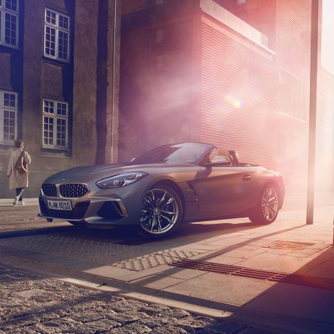 BMW Z4 M40i G29 sett skrått forfra BMW Z4 Roadster M40i G29 2019 Cabriolet BMW Individual frostgrå metallic sett skrått forfra