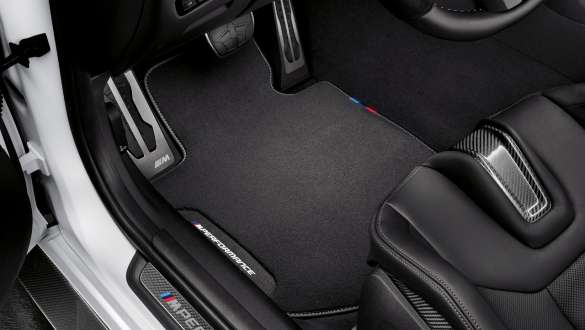 M Performance gulvmatter BMW M4 Coupé G82 2020 BMW M4 Coupé G82 2020 M Performance gulvmatter interiør nærbilde