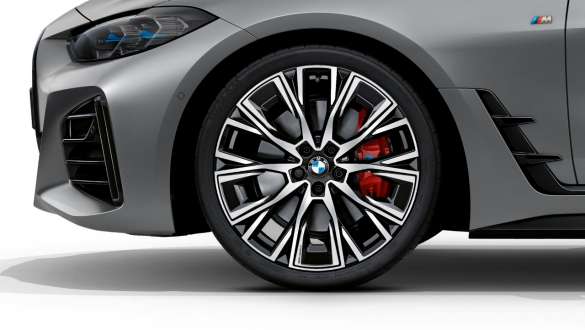 M sportsbremse BMW M440i xDrive Gran Coupé G26 2021 M sportsbremse BMW M440i xDrive Gran Coupé G26 2021 nærbilde M lettmetallfelg