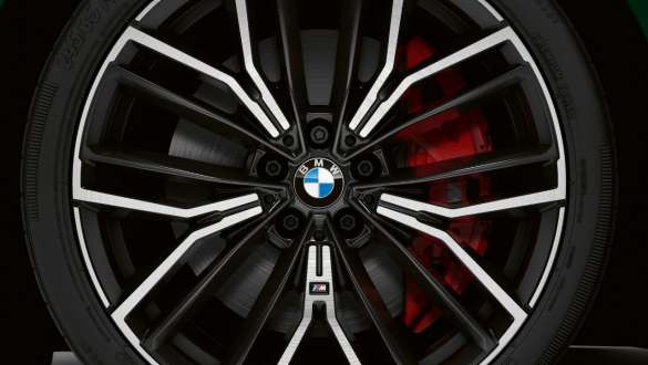BMW M550i xDrive med M sportsbremser G30 2020 BMW M550i xDrive Sedan med M sportsbremser G30 LCI Facelift 2020 næropptak hjul