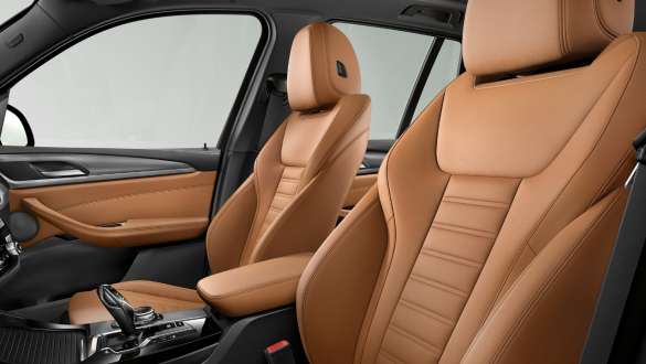 BMW X3 M40i og BMW X3 M40d med sportsseter. Kupeen til BMW X3 M40i og BMW X3 M40d med sportsseter foran.