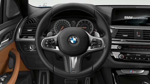 BMW X3 M40i og BMW X3 M40d med M skinnratt. Førerplassen i BMW X3 M40i og BMW X3 M40d med M skinnratt.