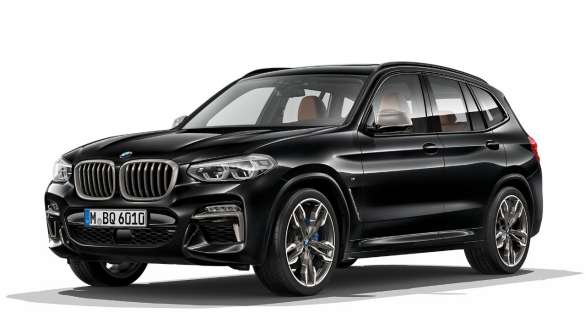 BMW X3 M40i og BMW X3 M40d sett skrått forfra. Utvendig design på BMW X3 M40i og BMW X3 M40d i safirsort metallic sett skrått forfra.