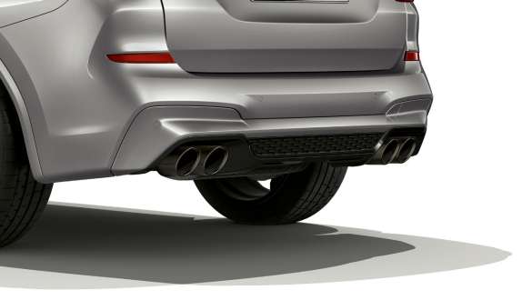 M sportseksosanlegg. Utvendig design på BMW X3 M Competition i doningtongrå metallic med M sportseksosanlegg sett bakfra.