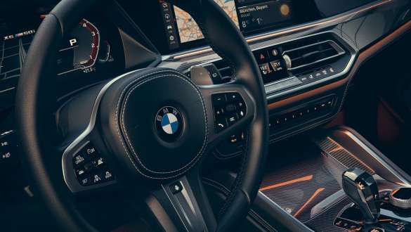 BMW X6 M50i Steptronic Sport-girkasse G06 BMW X6 M50i G06 2018 SUV Steptronic Sport-girkasse cockpit M skinnratt