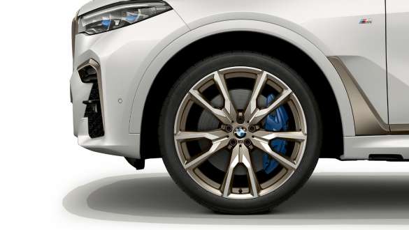 BMW X7 M-modell med M lettmetallfelger BMW X7 M-modell med M lettmetallfelger V-eke 755 M, G07, nærbilde av felgen